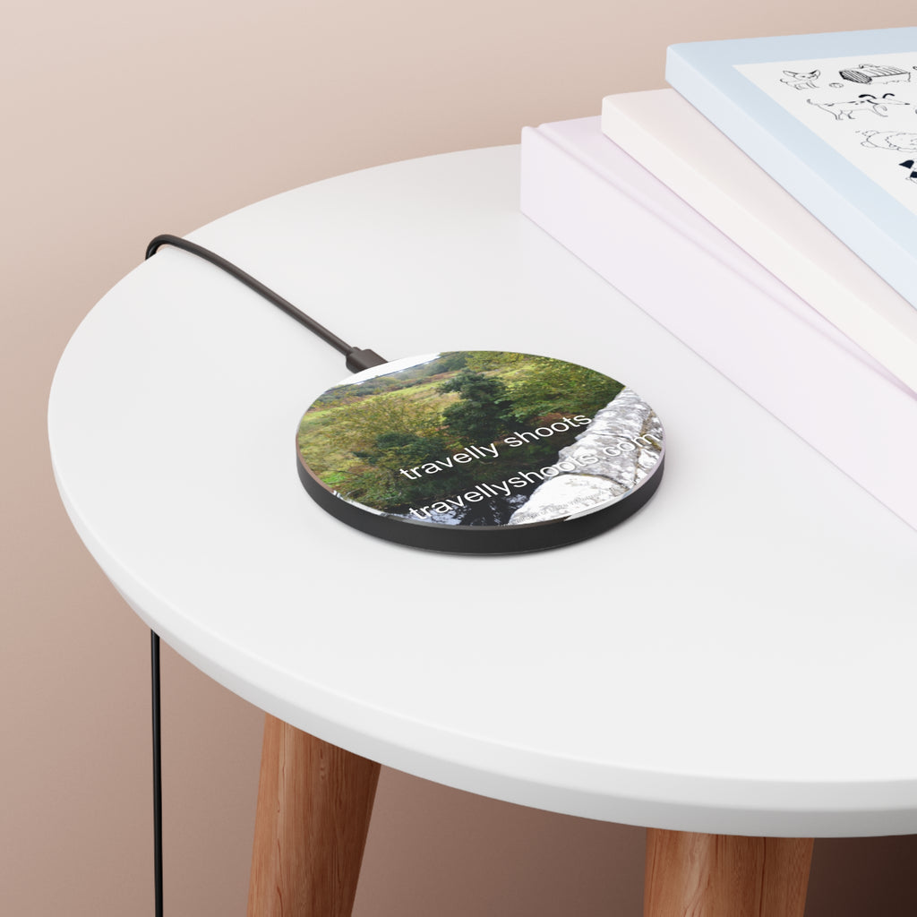 Wireless Charger – Scenic 'travelly shoots'nature impersonating animals Wireless Charging Pad