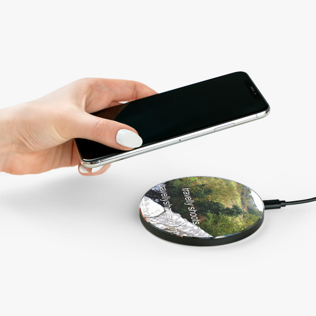 Wireless Charger – Scenic 'travelly shoots'nature impersonating animals Wireless Charging Pad